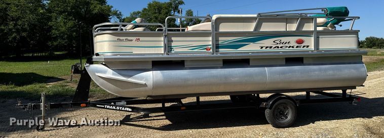 image for item DY0138 2004 Tracker Bass Buggy 18 pontoon boat