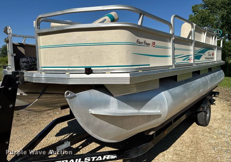 image for item DY0138 2004 Tracker Bass Buggy 18 pontoon boat
