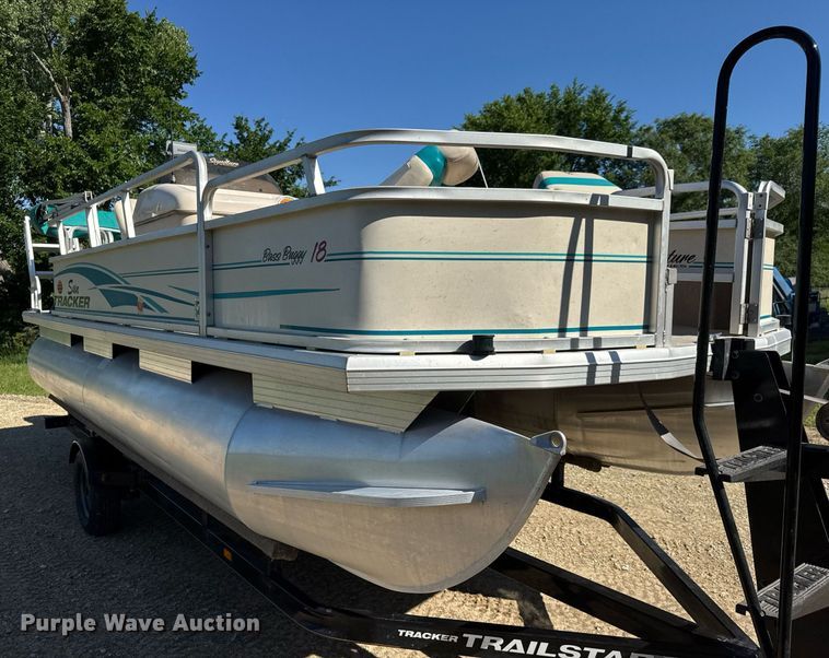 image for item DY0138 2004 Tracker Bass Buggy 18 pontoon boat