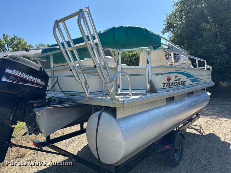 image for item DY0138 2004 Tracker Bass Buggy 18 pontoon boat