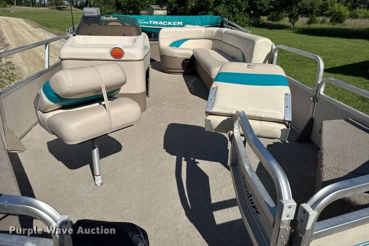 image for item DY0138 2004 Tracker Bass Buggy 18 pontoon boat