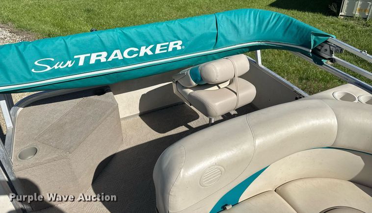 image for item DY0138 2004 Tracker Bass Buggy 18 pontoon boat