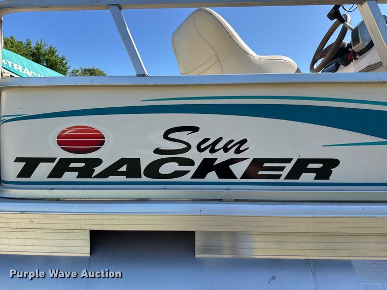 image for item DY0138 2004 Tracker Bass Buggy 18 pontoon boat