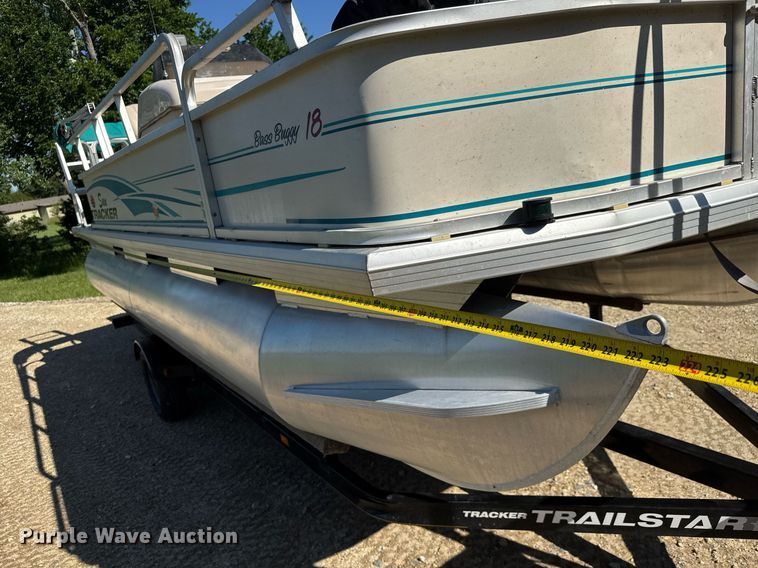 image for item DY0138 2004 Tracker Bass Buggy 18 pontoon boat