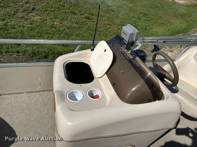 image for item DY0138 2004 Tracker Bass Buggy 18 pontoon boat