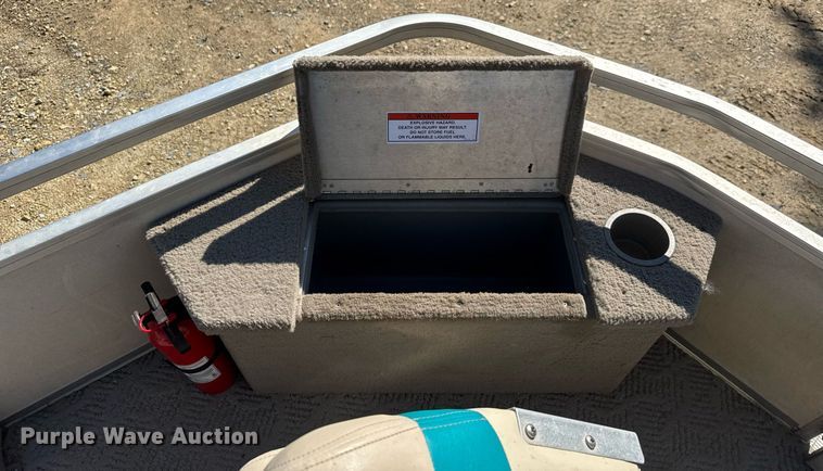 image for item DY0138 2004 Tracker Bass Buggy 18 pontoon boat