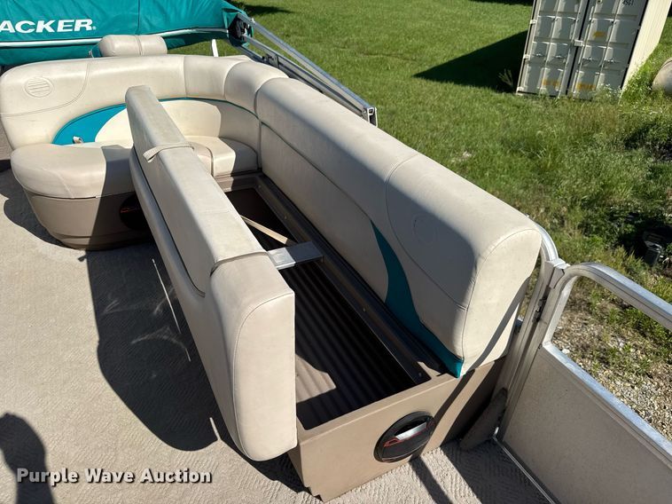 image for item DY0138 2004 Tracker Bass Buggy 18 pontoon boat