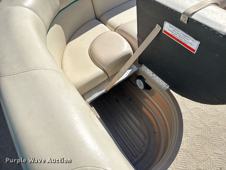 image for item DY0138 2004 Tracker Bass Buggy 18 pontoon boat