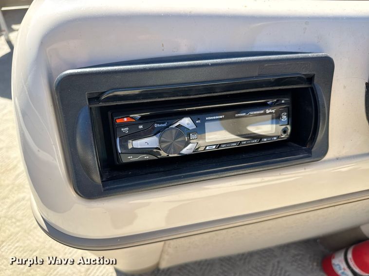 image for item DY0138 2004 Tracker Bass Buggy 18 pontoon boat