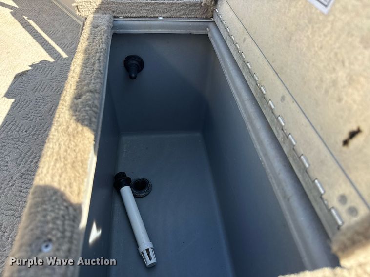 image for item DY0138 2004 Tracker Bass Buggy 18 pontoon boat