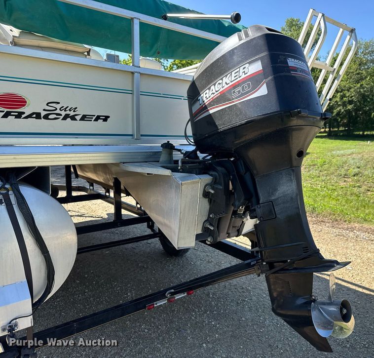 image for item DY0138 2004 Tracker Bass Buggy 18 pontoon boat