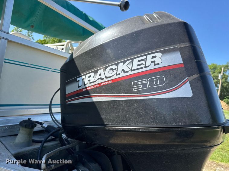 image for item DY0138 2004 Tracker Bass Buggy 18 pontoon boat