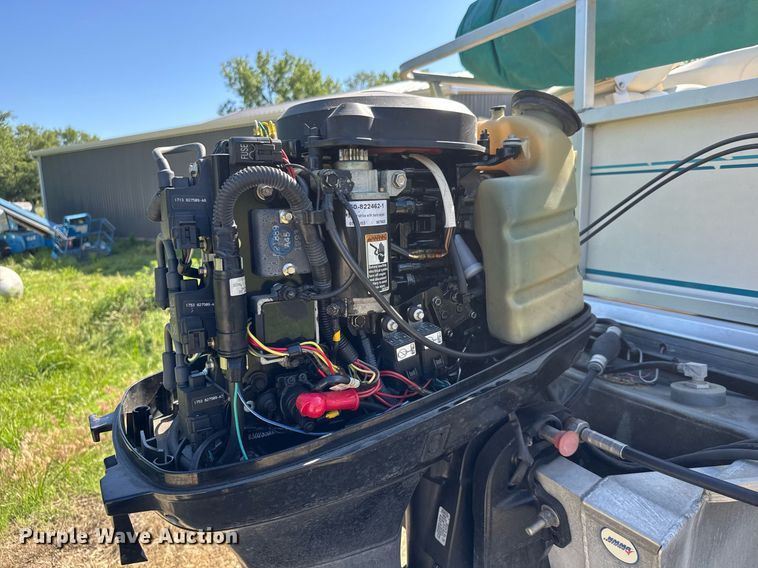 image for item DY0138 2004 Tracker Bass Buggy 18 pontoon boat