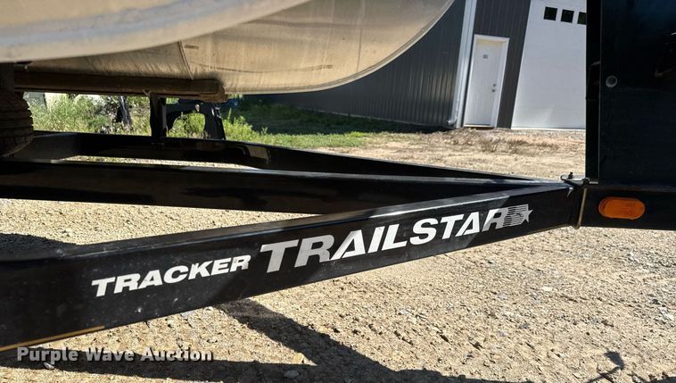 image for item DY0138 2004 Tracker Bass Buggy 18 pontoon boat