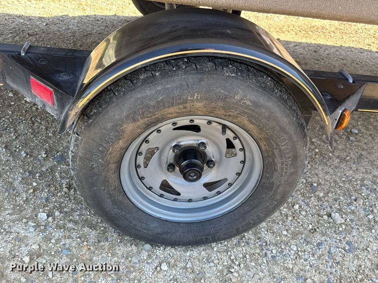 image for item DY0138 2004 Tracker Bass Buggy 18 pontoon boat