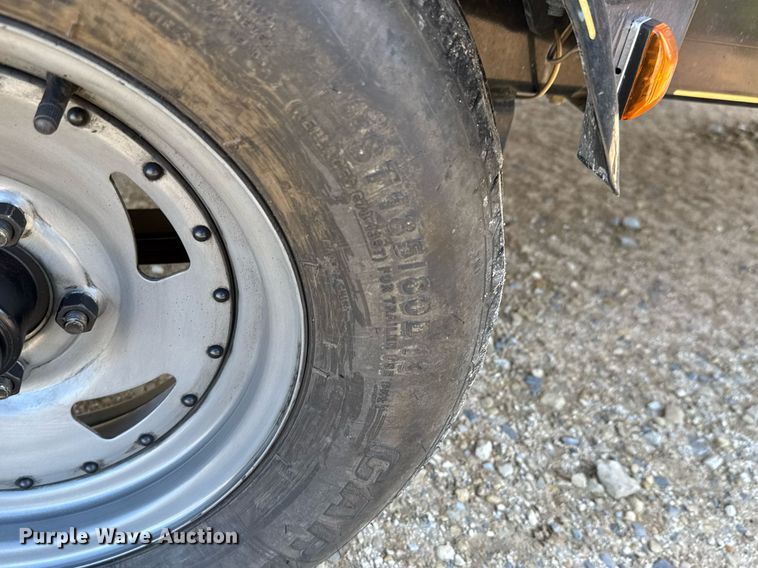 image for item DY0138 2004 Tracker Bass Buggy 18 pontoon boat