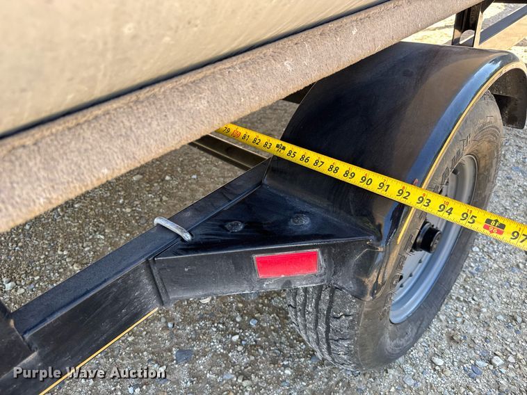 image for item DY0138 2004 Tracker Bass Buggy 18 pontoon boat