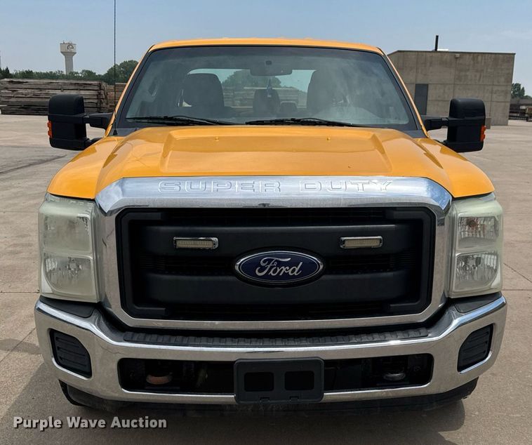 image for item DY0171 2016 Ford F250 Super Duty Crew Cab utility bed pickup truck