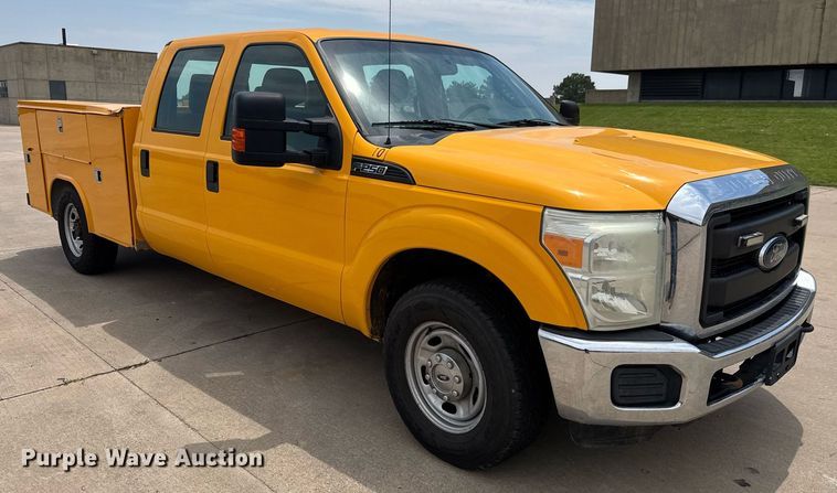 image for item DY0171 2016 Ford F250 Super Duty Crew Cab utility bed pickup truck