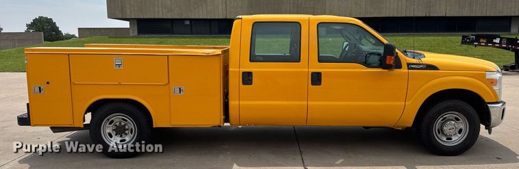 image for item DY0171 2016 Ford F250 Super Duty Crew Cab utility bed pickup truck