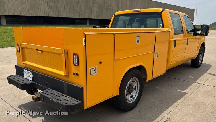 image for item DY0171 2016 Ford F250 Super Duty Crew Cab utility bed pickup truck