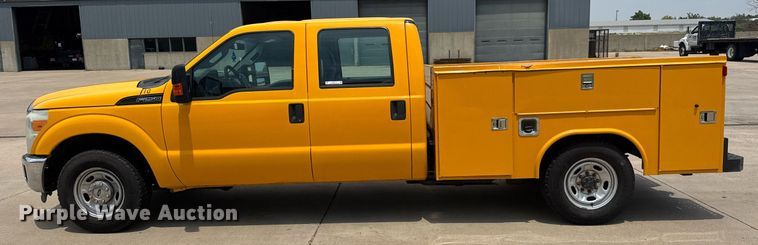 image for item DY0171 2016 Ford F250 Super Duty Crew Cab utility bed pickup truck