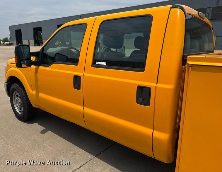 image for item DY0171 2016 Ford F250 Super Duty Crew Cab utility bed pickup truck