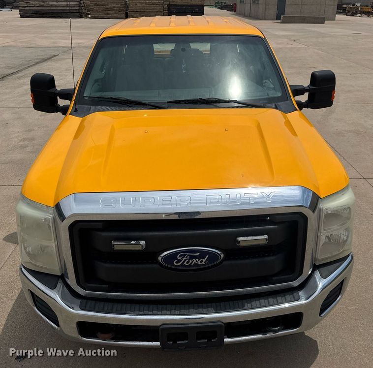 image for item DY0171 2016 Ford F250 Super Duty Crew Cab utility bed pickup truck