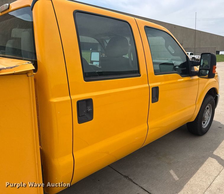 image for item DY0171 2016 Ford F250 Super Duty Crew Cab utility bed pickup truck