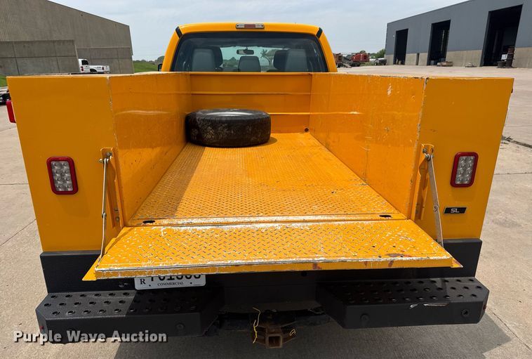 image for item DY0171 2016 Ford F250 Super Duty Crew Cab utility bed pickup truck