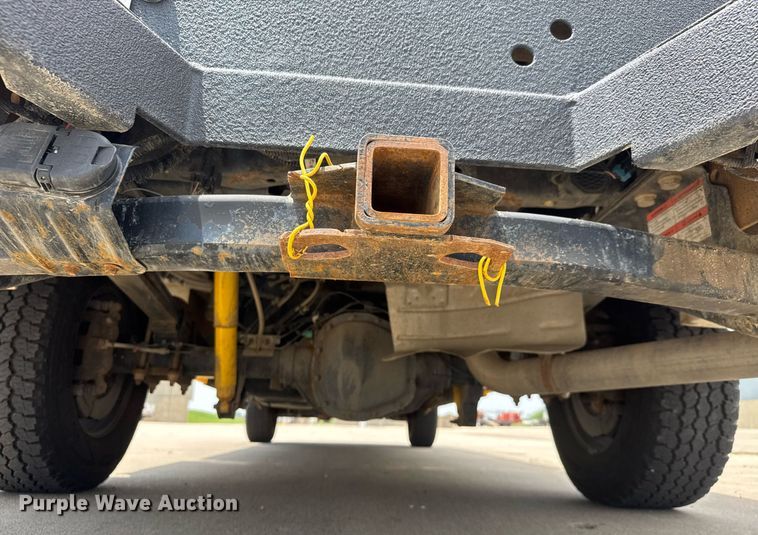 image for item DY0171 2016 Ford F250 Super Duty Crew Cab utility bed pickup truck