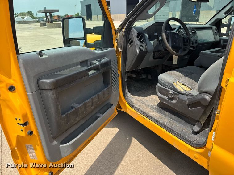 image for item DY0171 2016 Ford F250 Super Duty Crew Cab utility bed pickup truck