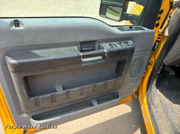 image for item DY0171 2016 Ford F250 Super Duty Crew Cab utility bed pickup truck