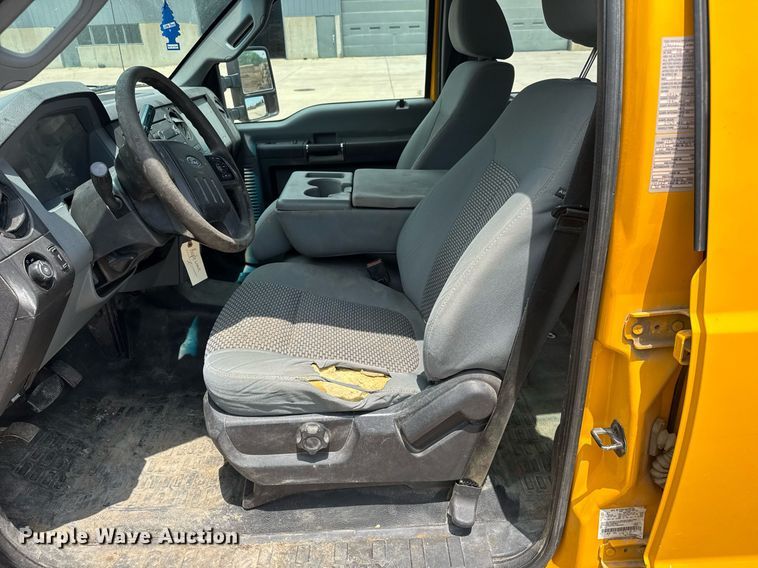 image for item DY0171 2016 Ford F250 Super Duty Crew Cab utility bed pickup truck