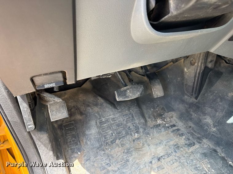 image for item DY0171 2016 Ford F250 Super Duty Crew Cab utility bed pickup truck