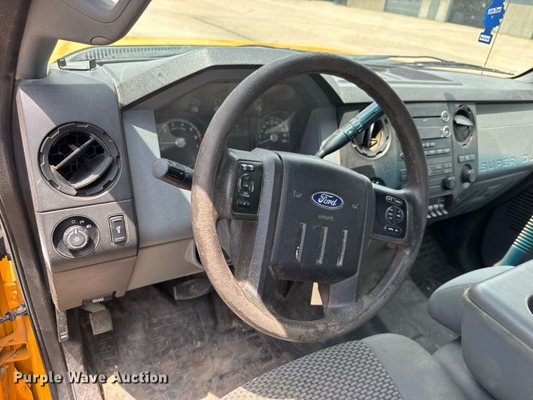 image for item DY0171 2016 Ford F250 Super Duty Crew Cab utility bed pickup truck