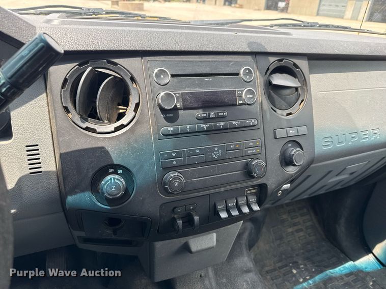 image for item DY0171 2016 Ford F250 Super Duty Crew Cab utility bed pickup truck