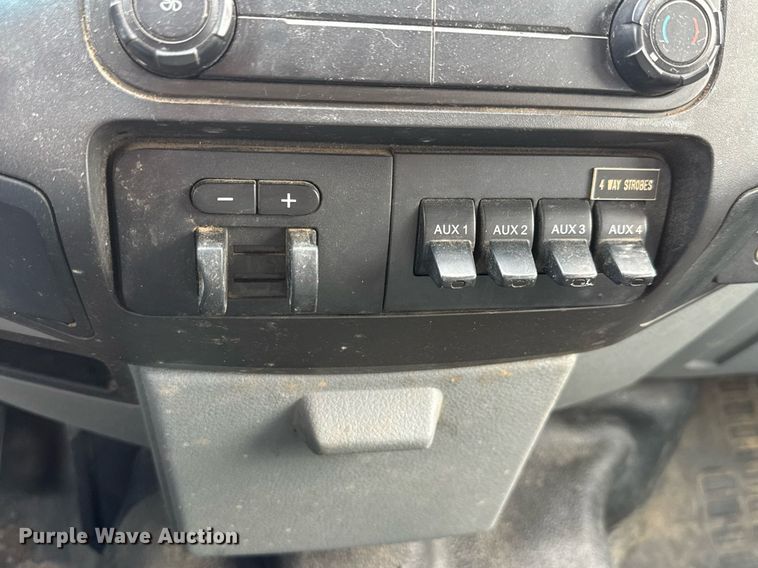 image for item DY0171 2016 Ford F250 Super Duty Crew Cab utility bed pickup truck