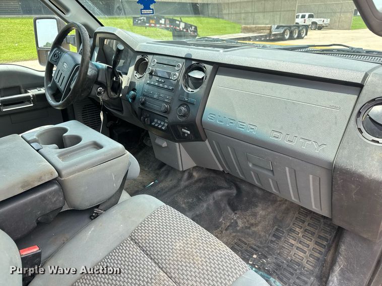 image for item DY0171 2016 Ford F250 Super Duty Crew Cab utility bed pickup truck