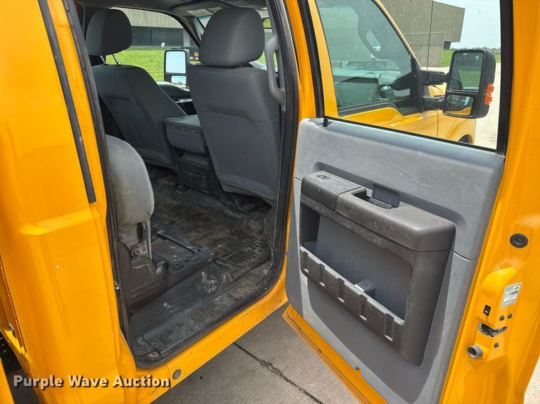 image for item DY0171 2016 Ford F250 Super Duty Crew Cab utility bed pickup truck