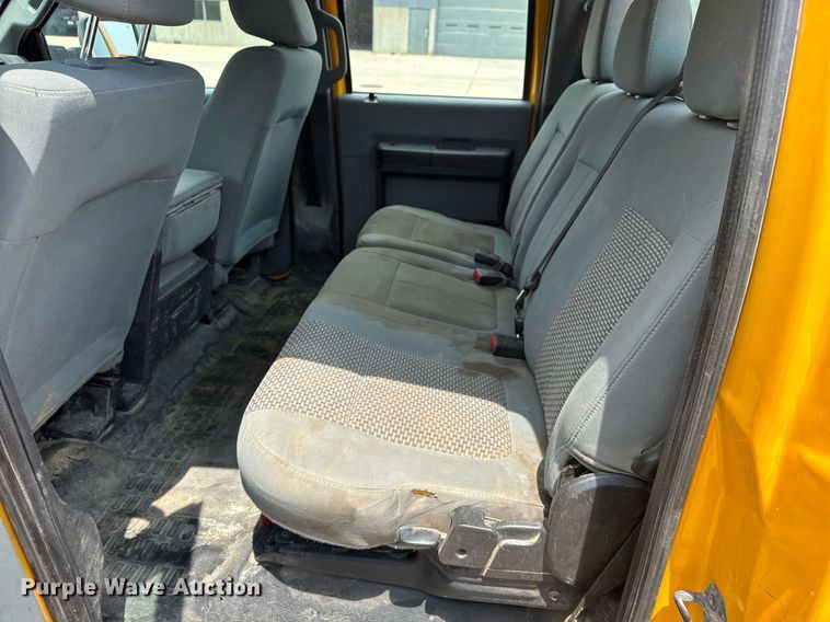 image for item DY0171 2016 Ford F250 Super Duty Crew Cab utility bed pickup truck