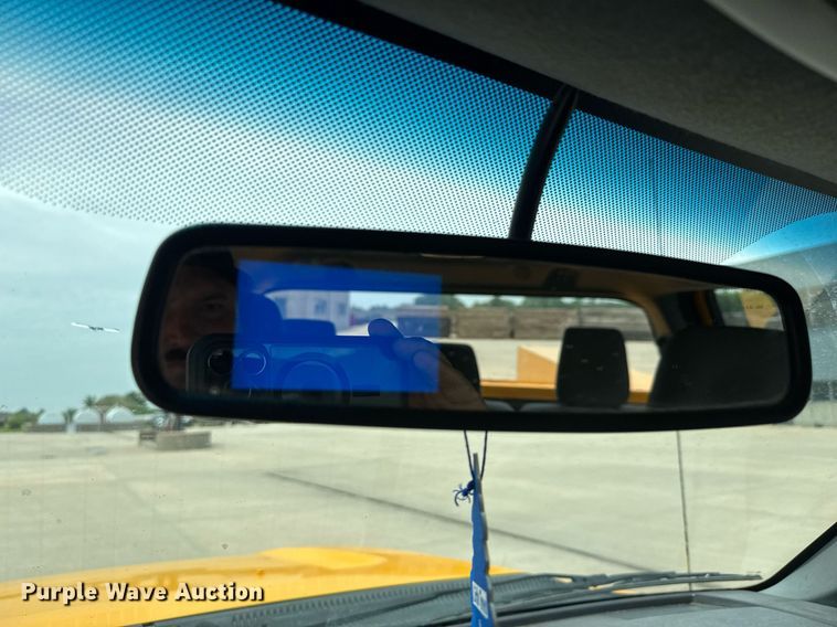 image for item DY0171 2016 Ford F250 Super Duty Crew Cab utility bed pickup truck