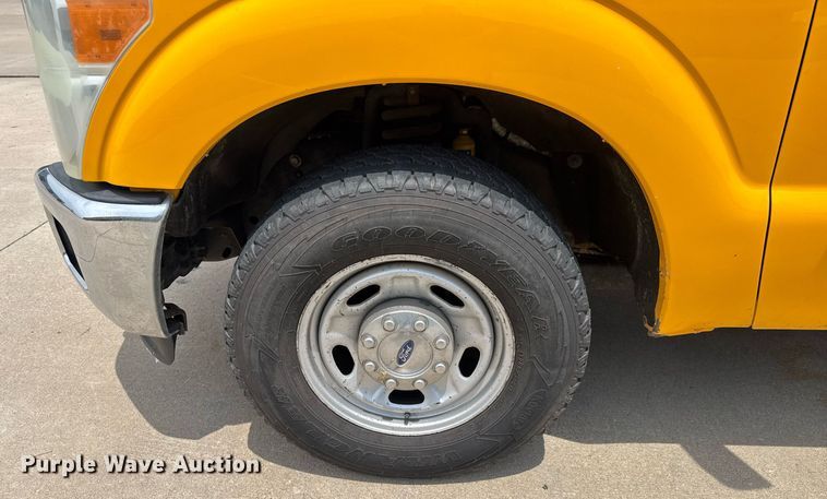 image for item DY0171 2016 Ford F250 Super Duty Crew Cab utility bed pickup truck