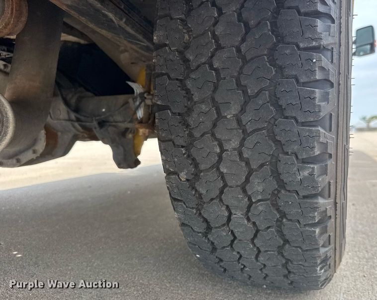 image for item DY0171 2016 Ford F250 Super Duty Crew Cab utility bed pickup truck