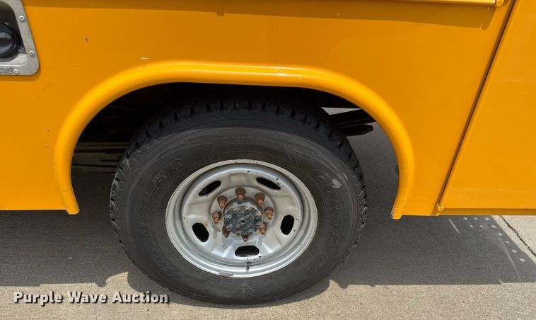 image for item DY0171 2016 Ford F250 Super Duty Crew Cab utility bed pickup truck