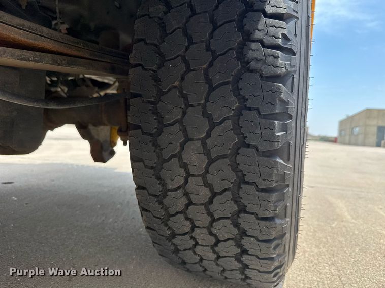 image for item DY0171 2016 Ford F250 Super Duty Crew Cab utility bed pickup truck