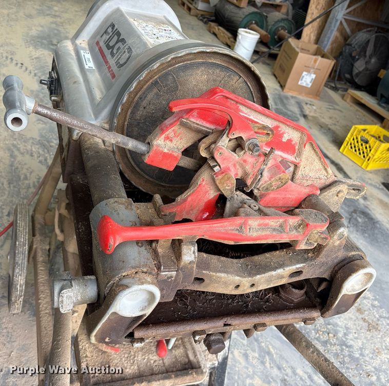 image for item DY0574 Ridgid 1224 pipe threading machine