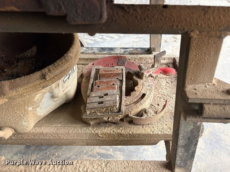 image for item DY0574 Ridgid 1224 pipe threading machine