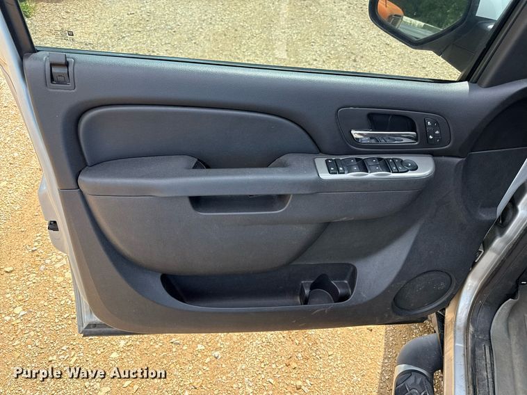 image for item DZ4130 2012 Chevrolet Suburban Z71 SUV