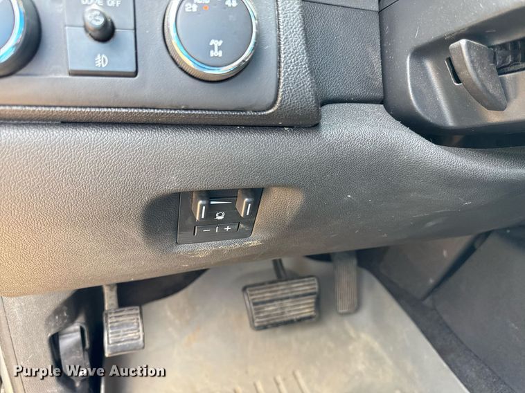 image for item DZ4130 2012 Chevrolet Suburban Z71 SUV